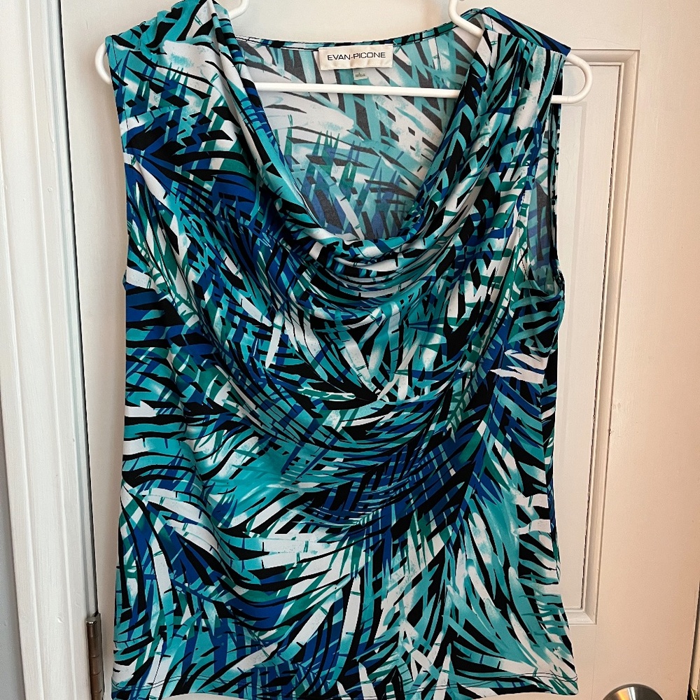 Sleeveless palm print top. Size L, EUC